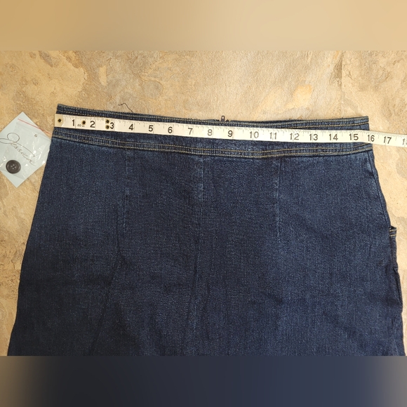 NWT Jessica Dark Jean Skort, with button detail. - Picture 3 of 13